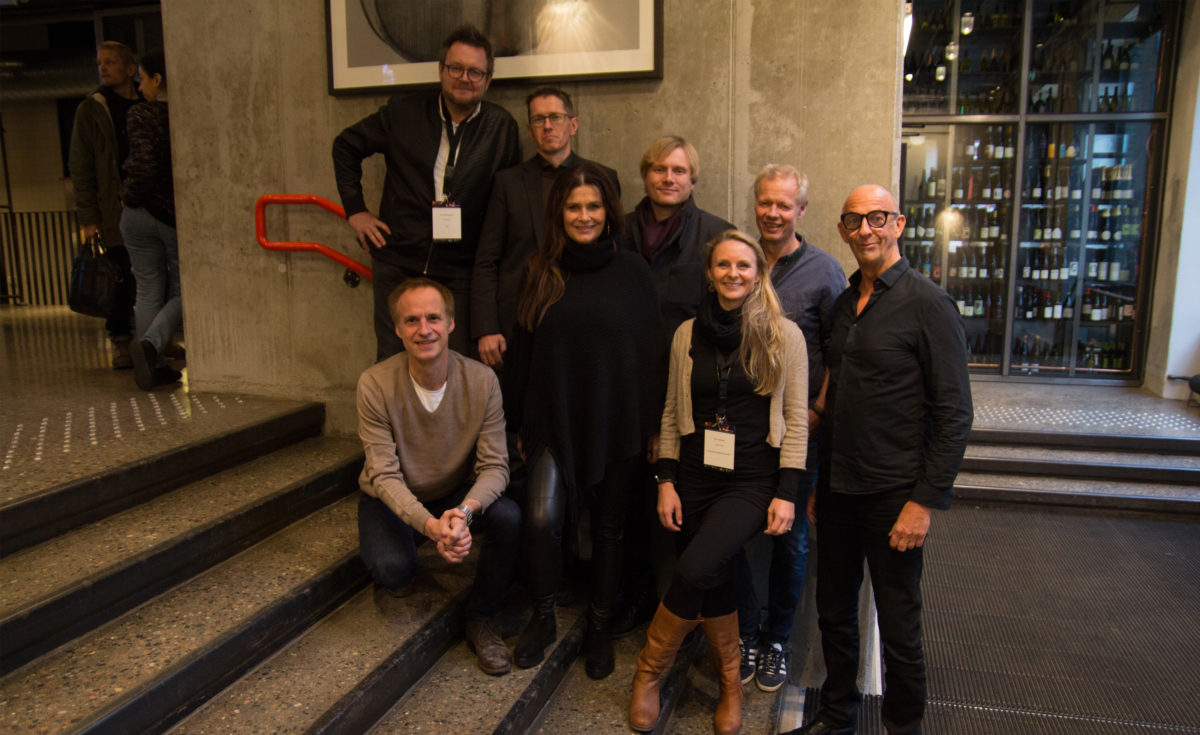 "En samlet bransje står bak forslaget. Bak f.v.: Larry Bringsjord (FONO), Hans Ole Rian (MFO), Jørgen Karlstrøm (Norsk komponistforening), Kai Robøle (Musikkforleggerne). Foran f.v.: Knut Aafløy (NA), Ingrid Kindem (NOPA), Elin Aamodt (GramArt) og Sæmund Fiskvik (NORA). Foto: Lasse W. Fosshaug.